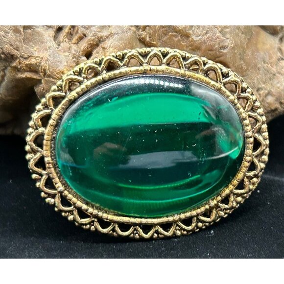 Gold Tone Metal and emerald glass brooch Pin 2" - Picture 2 of 6